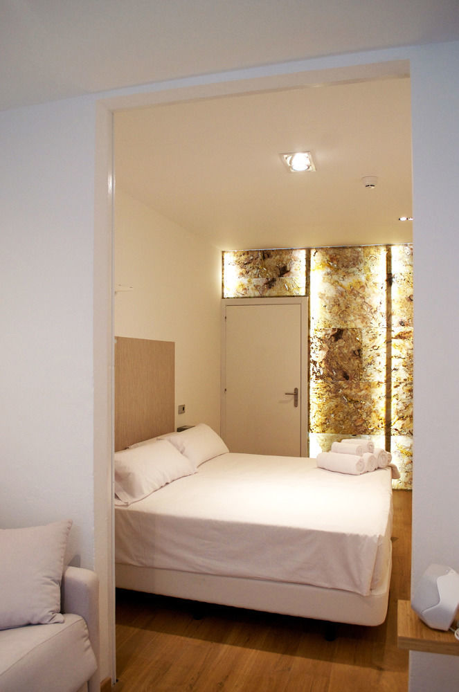 คอสโมโปลิแตน บูทิก รัมบลา Hotel บาร์เซโลนา ภายนอก รูปภาพ