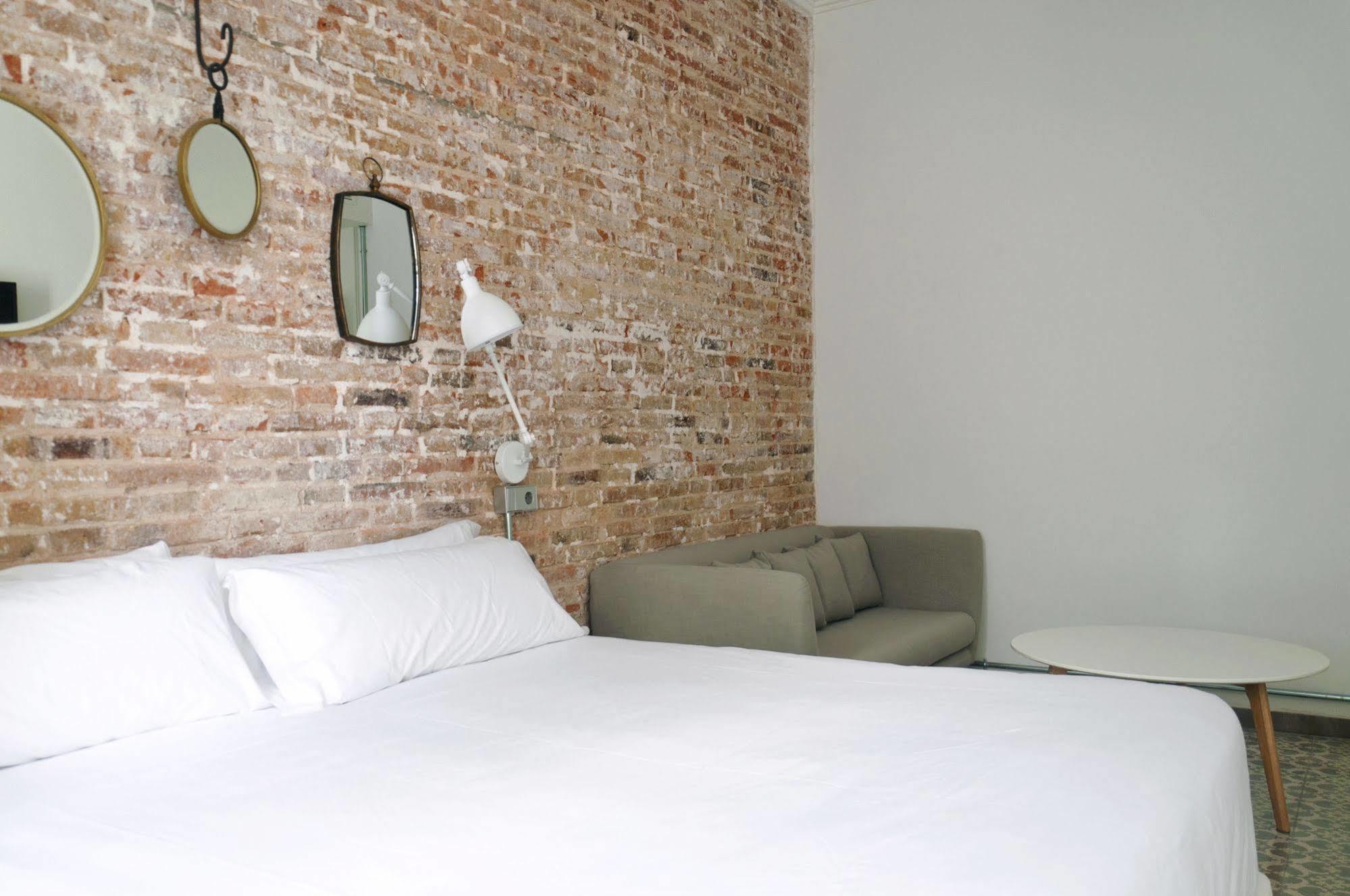 คอสโมโปลิแตน บูทิก รัมบลา Hotel บาร์เซโลนา ภายนอก รูปภาพ